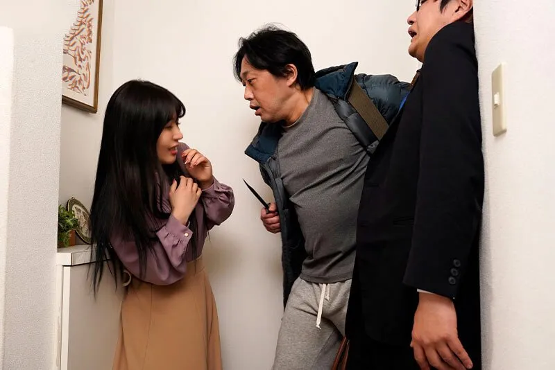 Cô gái tủi thân gặp lại kẻ ép quan hệ mình 10 năm trước