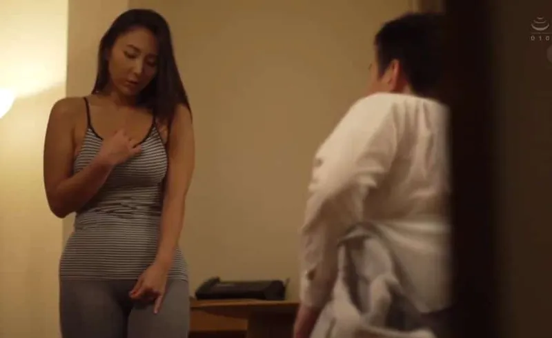 Người chồng dẫn sếp cũ về nhà mà không biết là tình cũ của vợ