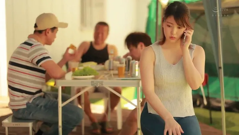 Chồng yêu khờ để vợ yêu tham gia sự kiện cắm trại với mấy gã cạnh nhà và cái kết