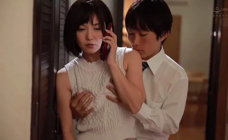 Chồng đi đánh golf, vợ ở nhà dẫn trai trẻ về làm tình cho sướng