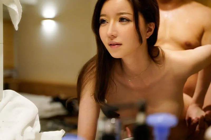 Nữ tiếp viên hàng không và chuyện trả thù gã chồng lén lút mình